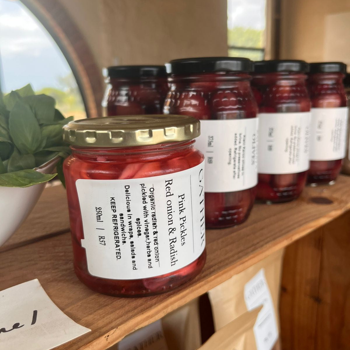 Pink pickled radish & red onion (250ml)